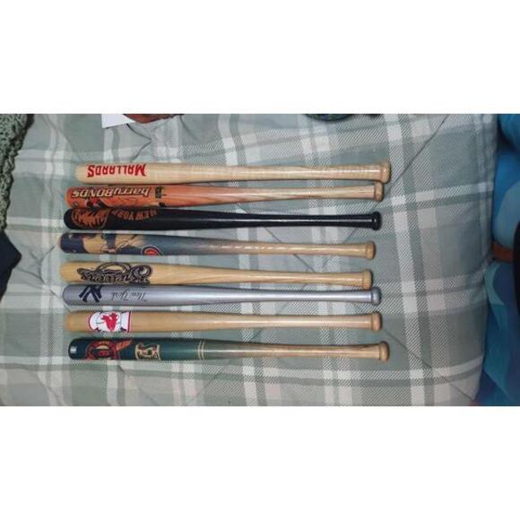 Collection of 8 Vintage Baseball Bats - Picture 1 of 3